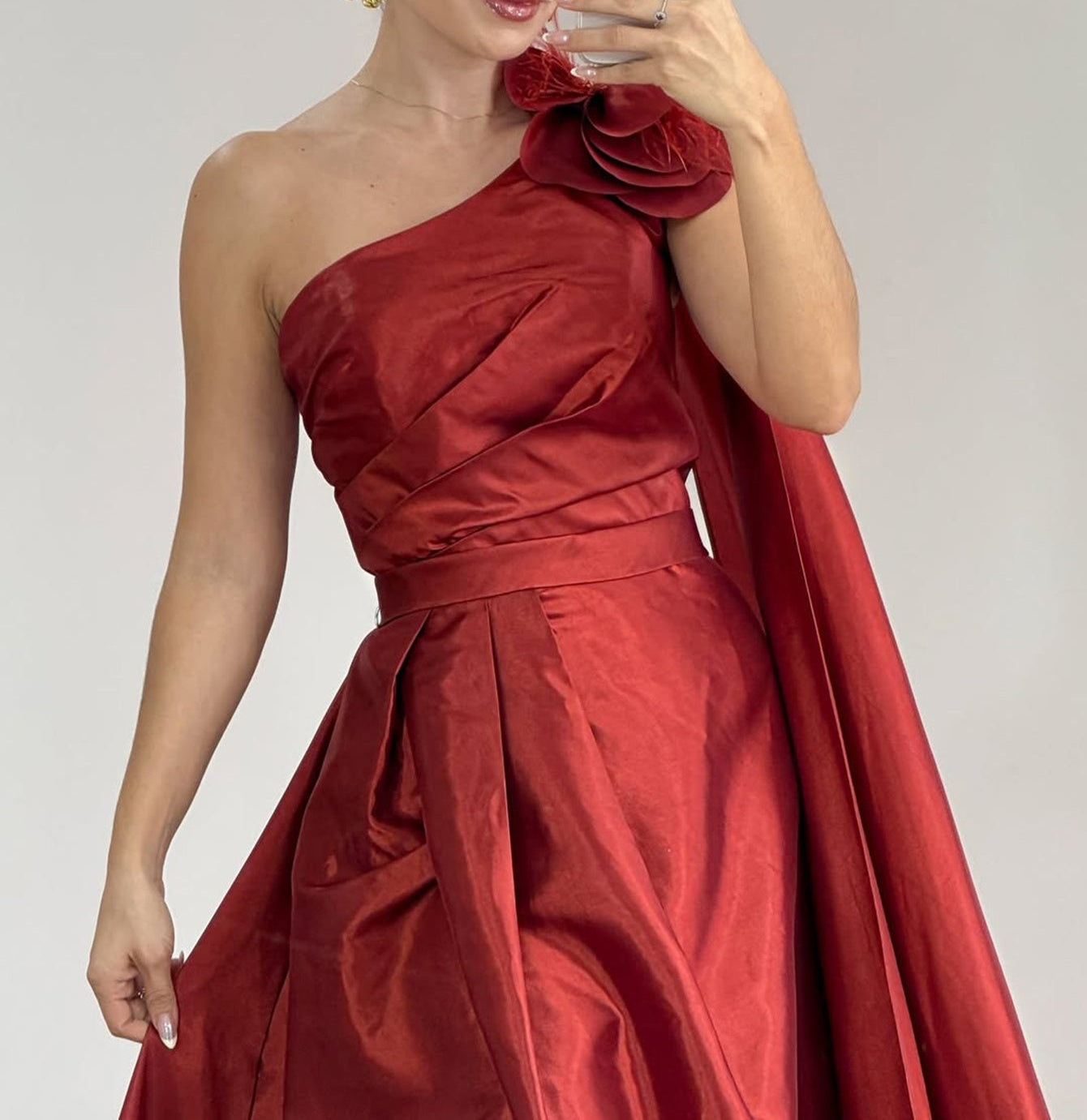 One Shoulder Ruched 3D Flower Bodice Ball Gown Prom Dress With Drop Train - Red