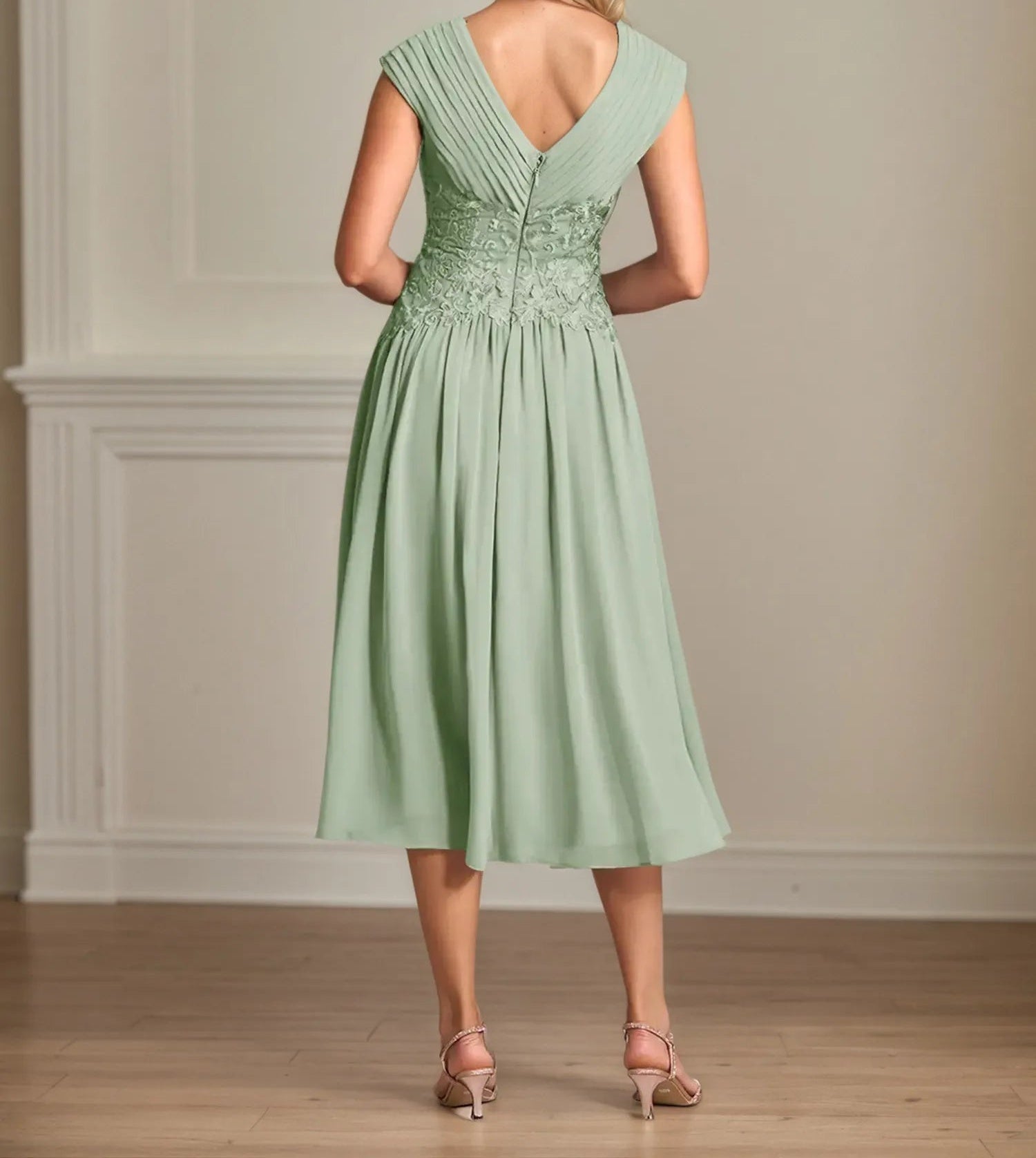 A Line V Neck Sleeveless Chiffon Mother of the Bride Dress With Appliques