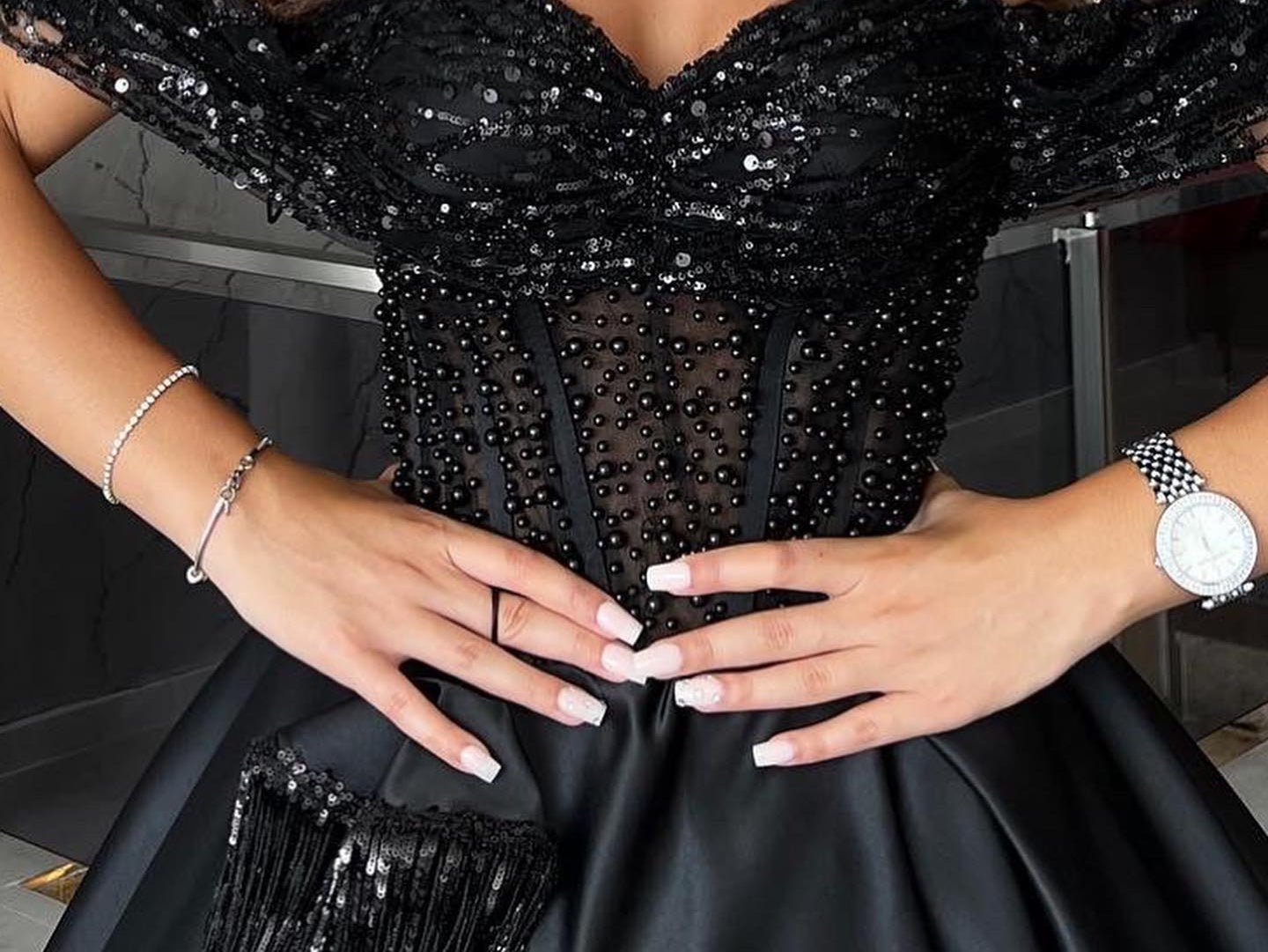 Elegant Sweetheart Off-the-Shoulder Black Prom Dresses with Beads