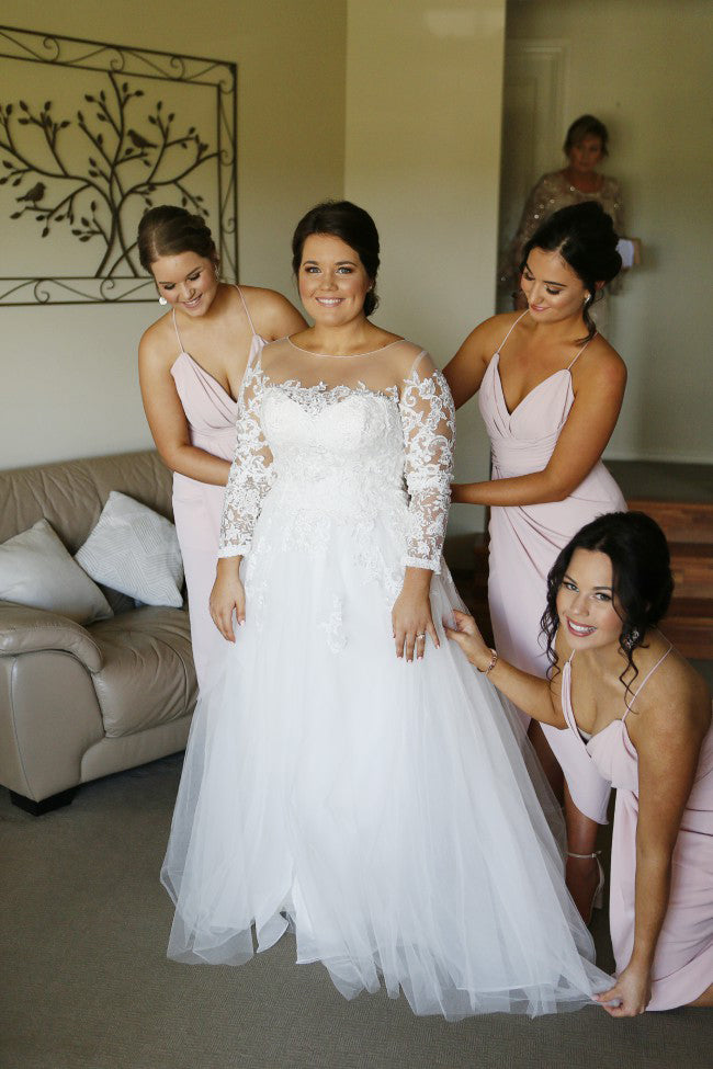 Modest Delicate Long Sleeves A Line Ivory Lace Tulle Plus Size Wedding
