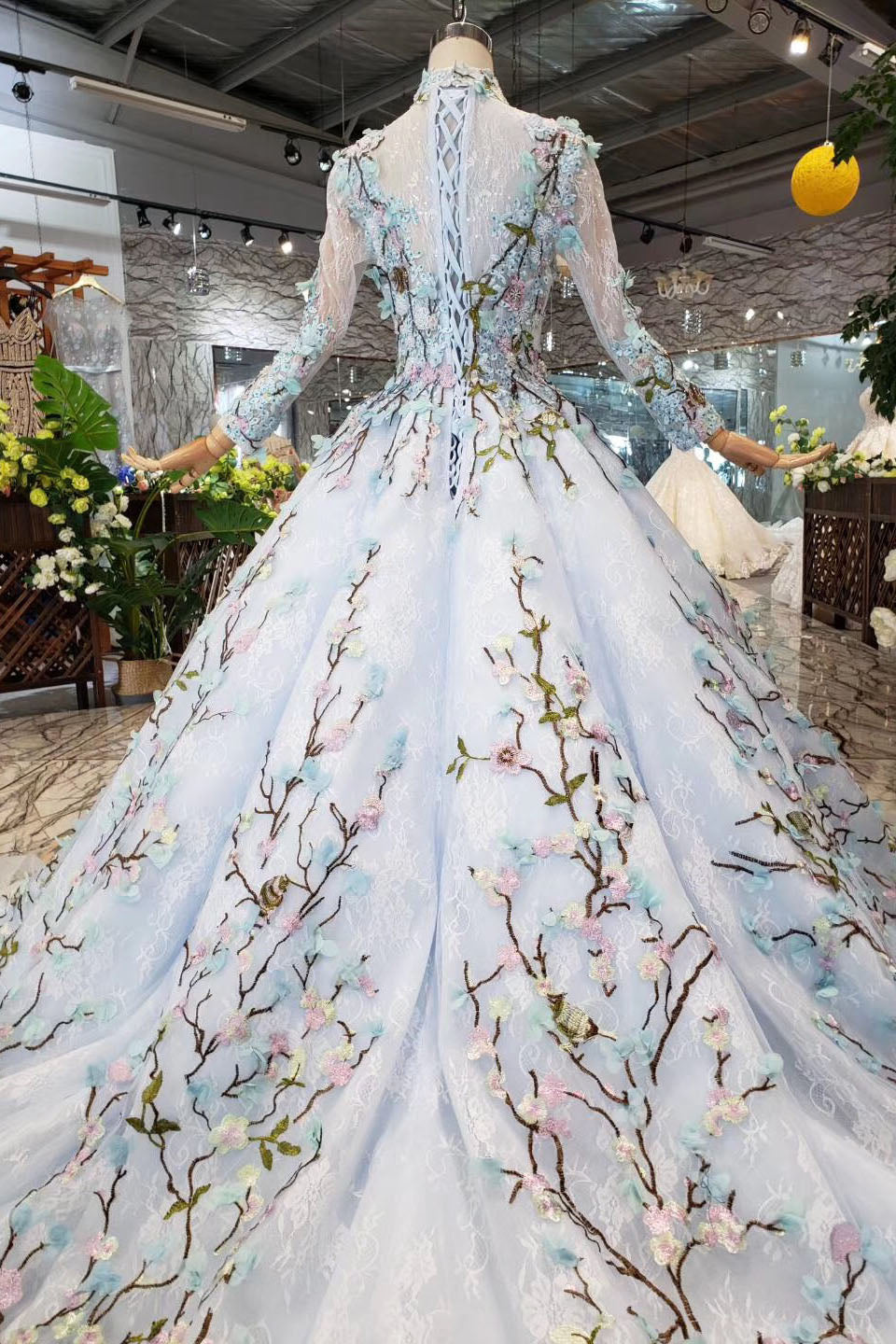 Stunning Long Sleeves Tulle Wedding Dresses with Embroidery Bridal Gown