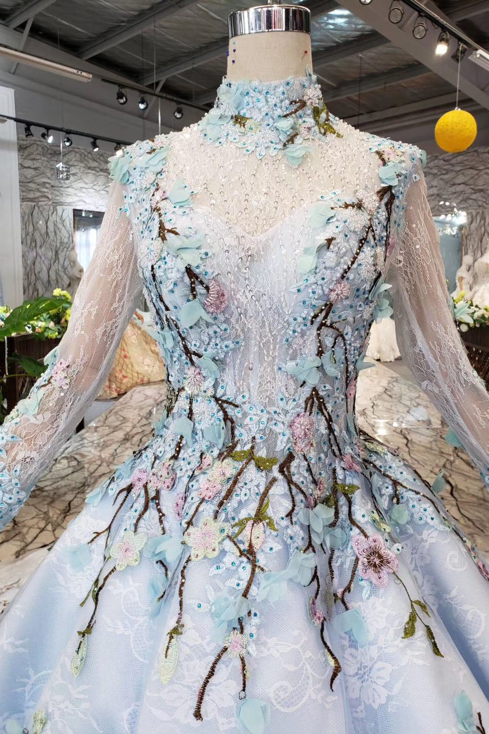 Stunning Long Sleeves Tulle Wedding Dresses with Embroidery Bridal Gown