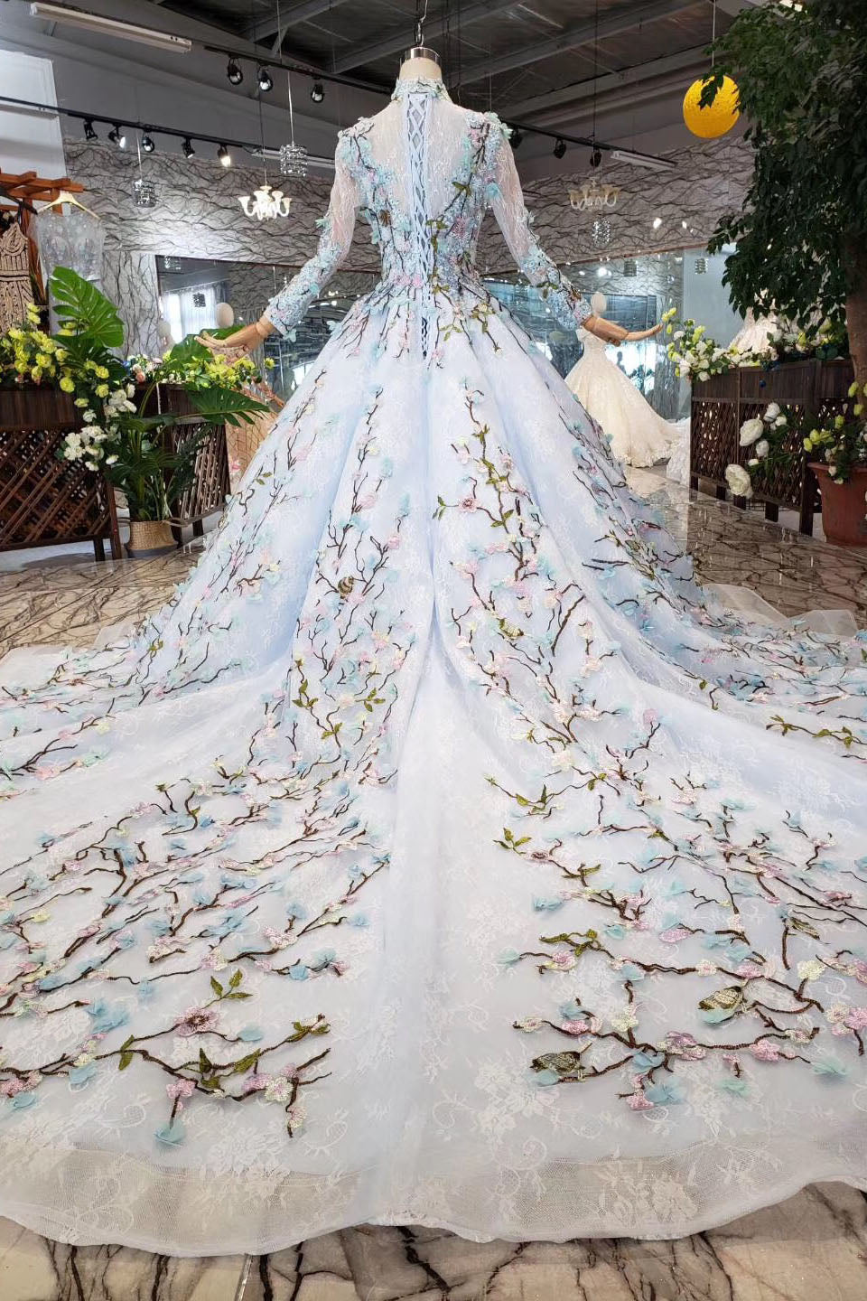 Stunning Long Sleeves Tulle Wedding Dresses with Embroidery Bridal Gown