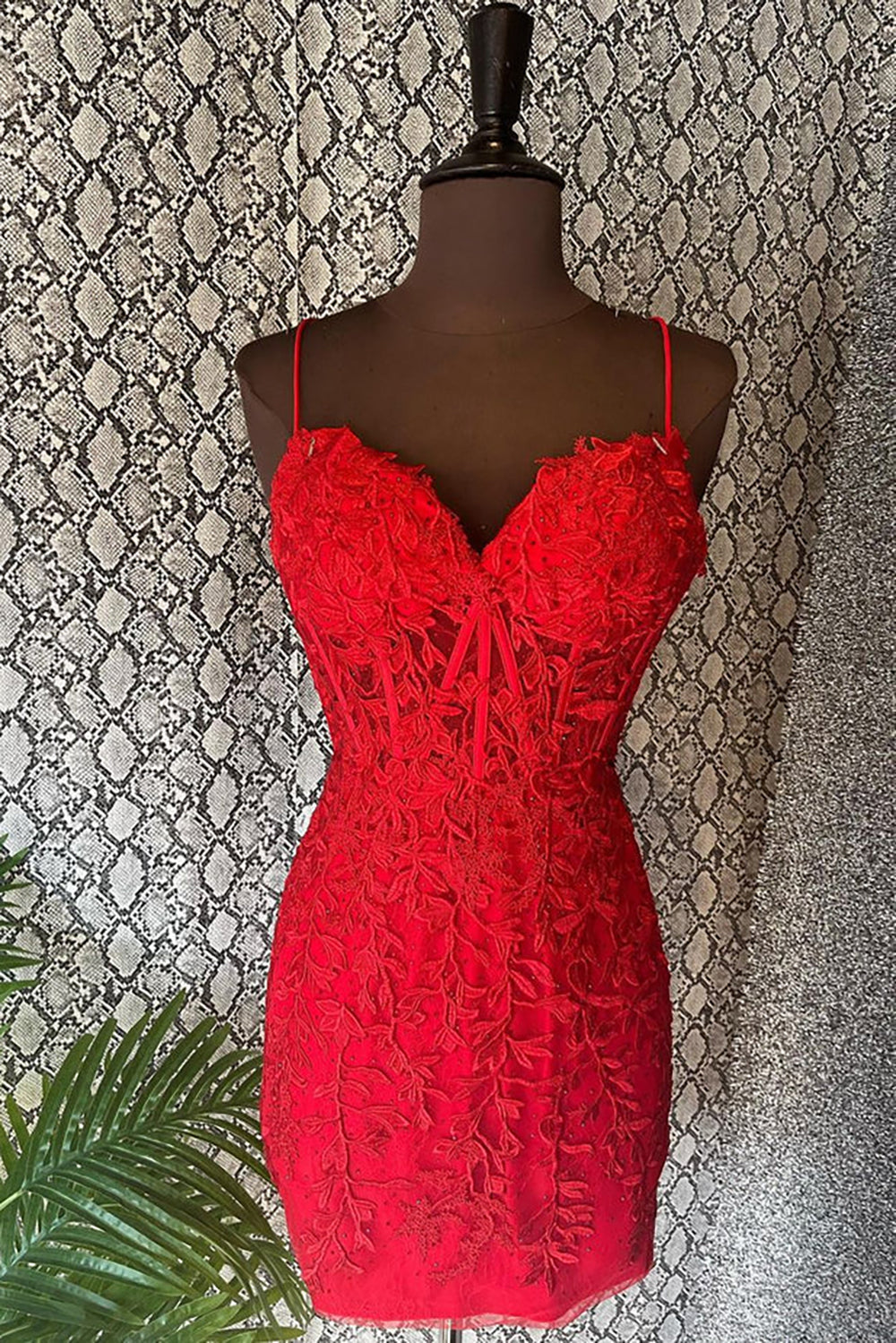 Red Sweetheart Bodycon Lace Short Homecoming Dresses Red Sweetheart Bodycon Lace Short Homecoming Dresses
