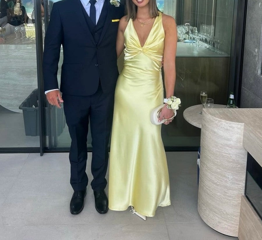 Mermaid/Trumpet Halter V Neck Floor-Length Prom Dresses with Satin