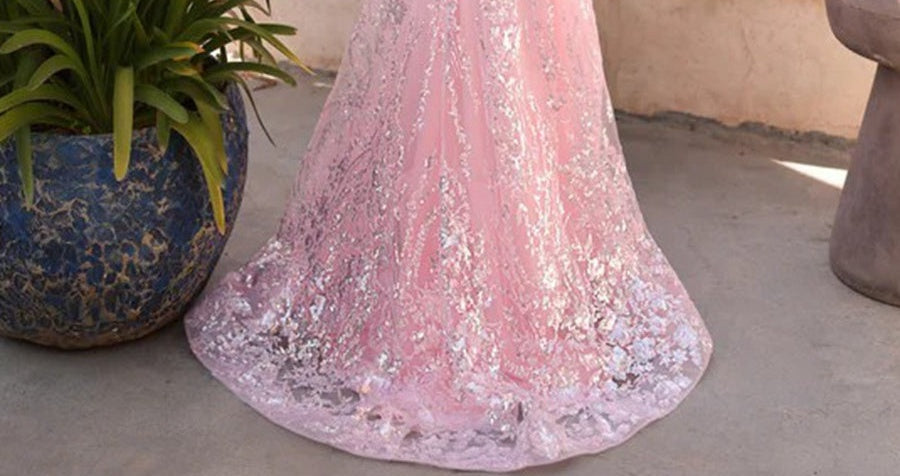 Sexy Halter V-Neck Long Prom Dresses Sheath/Column with Sequin Applique