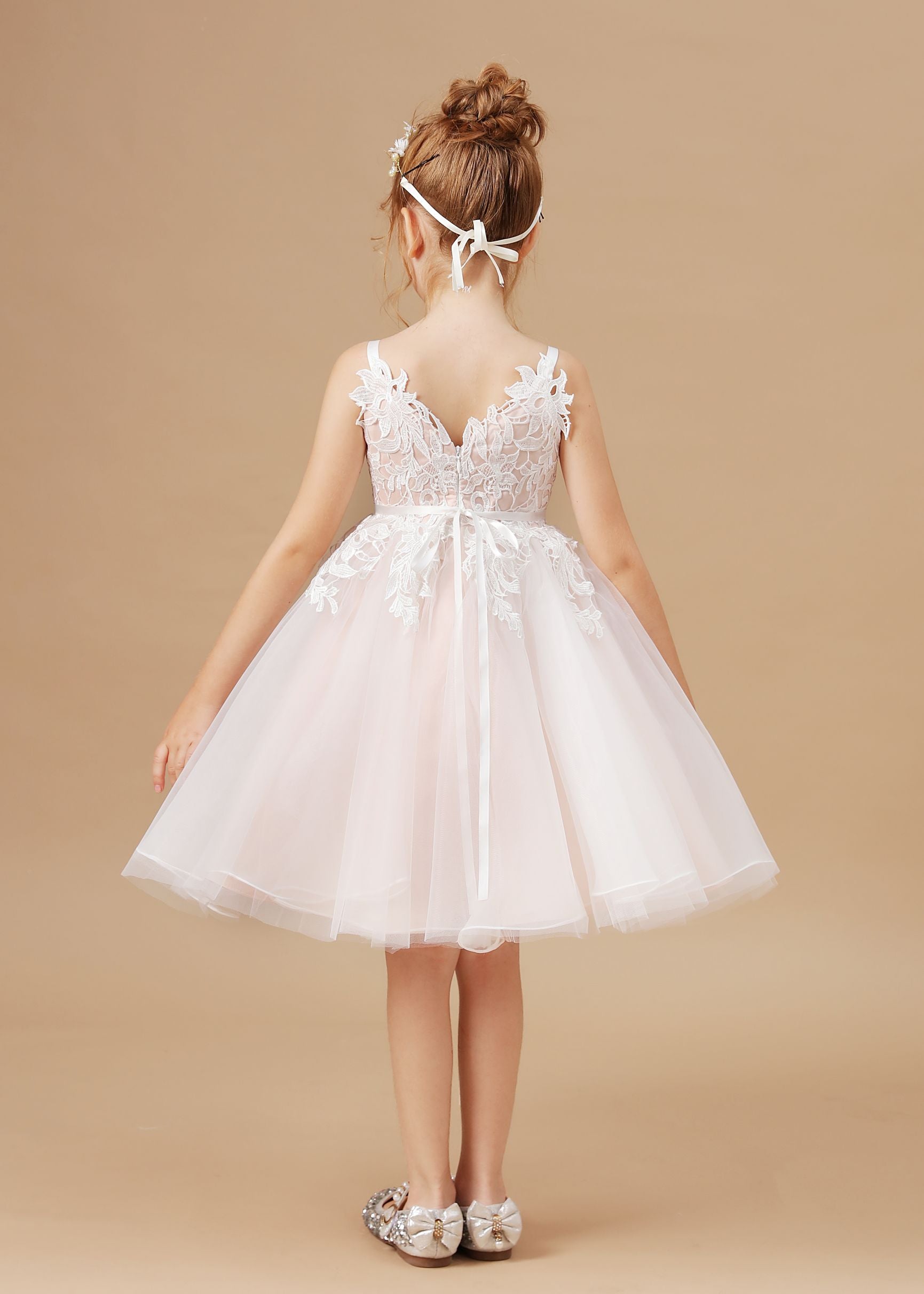 Halter-top V-neck Appliques Tulle Flower Girl Dresses with Sash