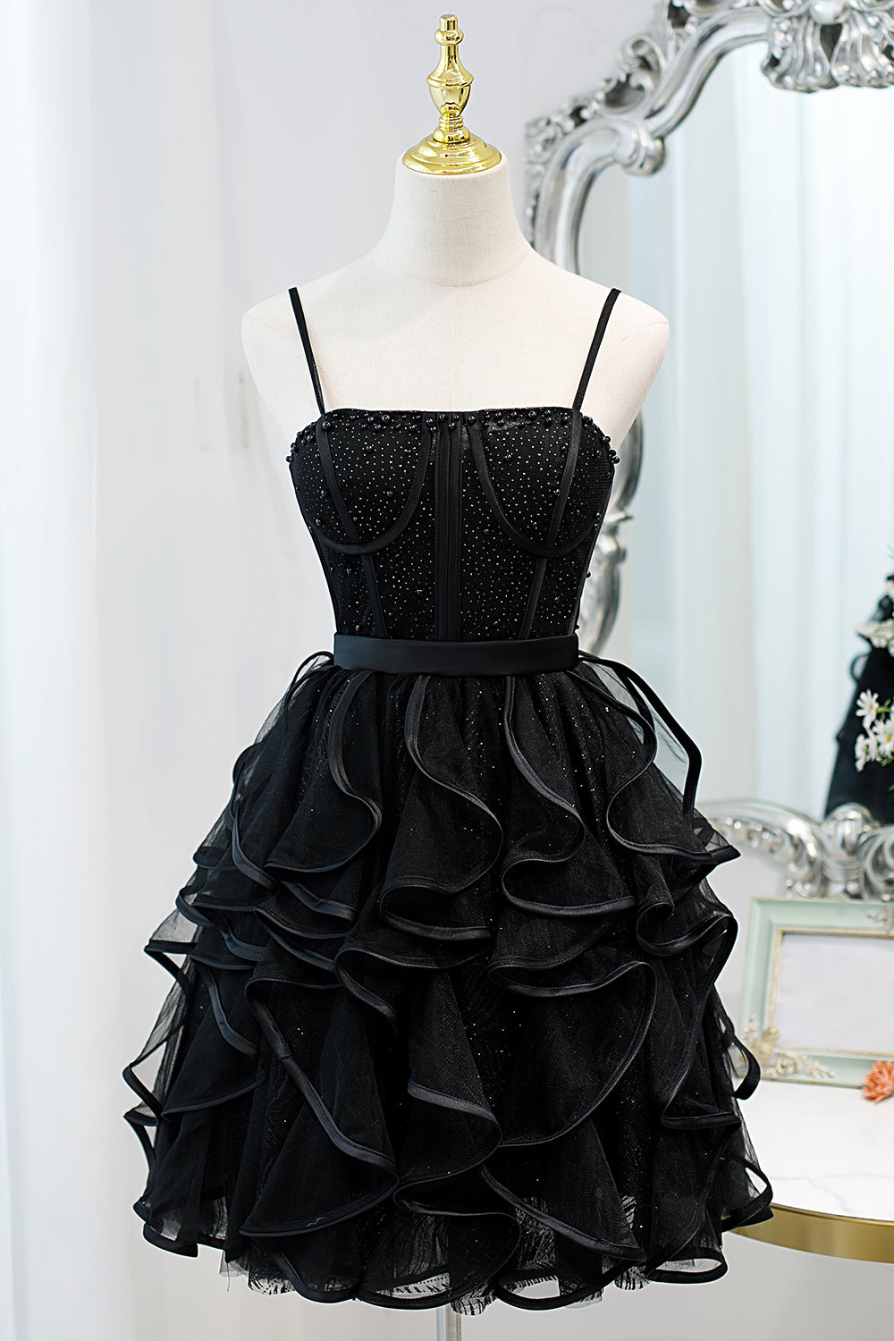 Black Sequins Spaghetti Straps Tulle Short Homecoming Dress