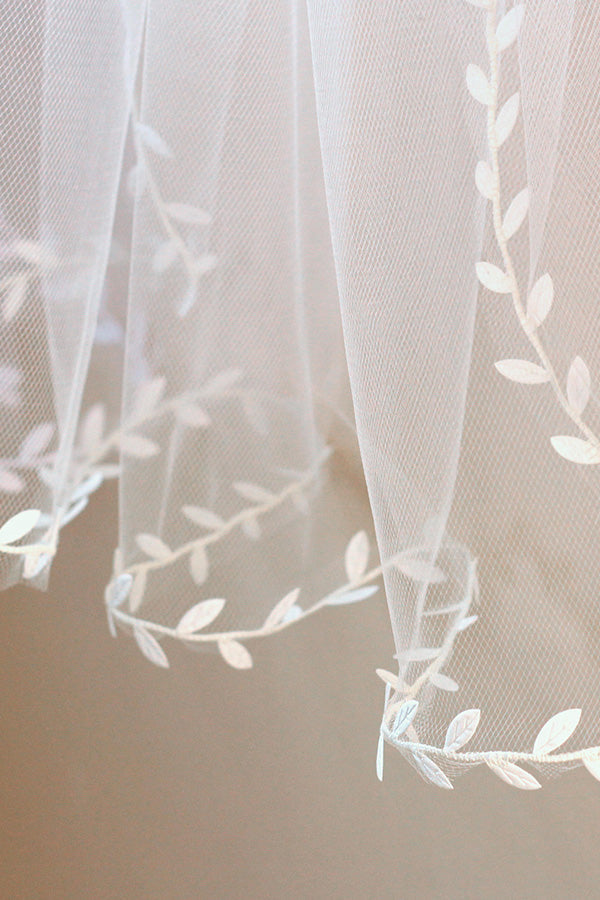 Charming Tulle With Leaf Ribbon Wedding Veils